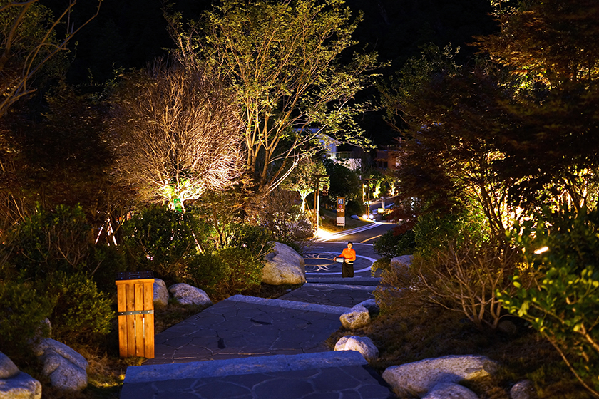 06别墅区登山道.JPG